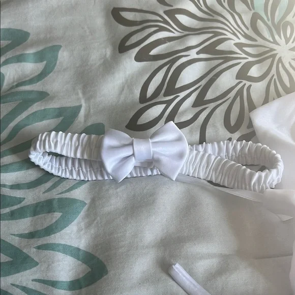 White with lace trim girls’ dress with bow headband size 3 - Picture 9 of 14